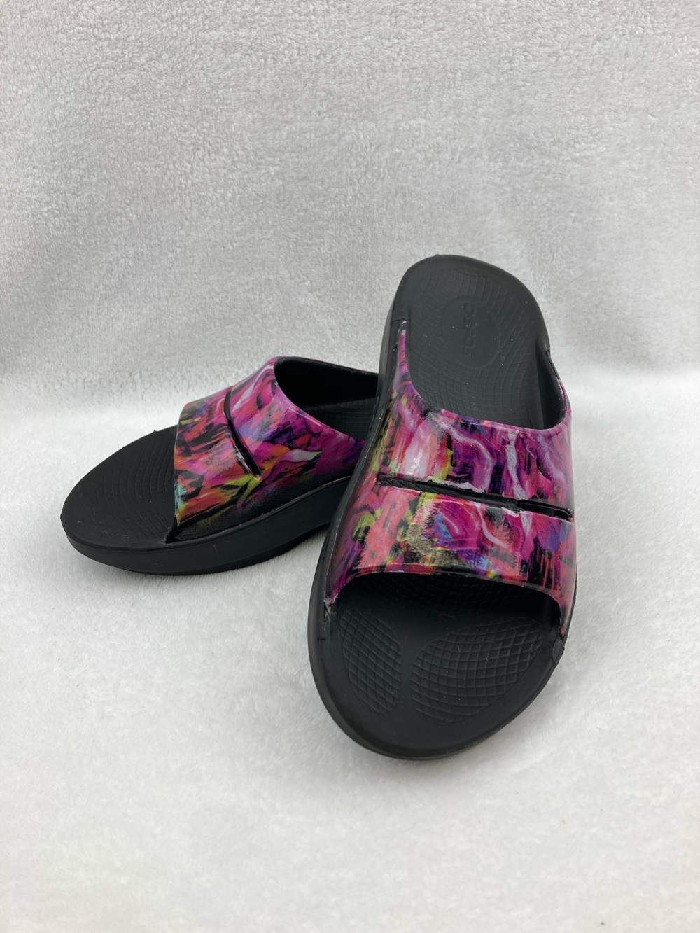 Oofos Oolala Recovery Slides Neon Rose sz 7 Women’s